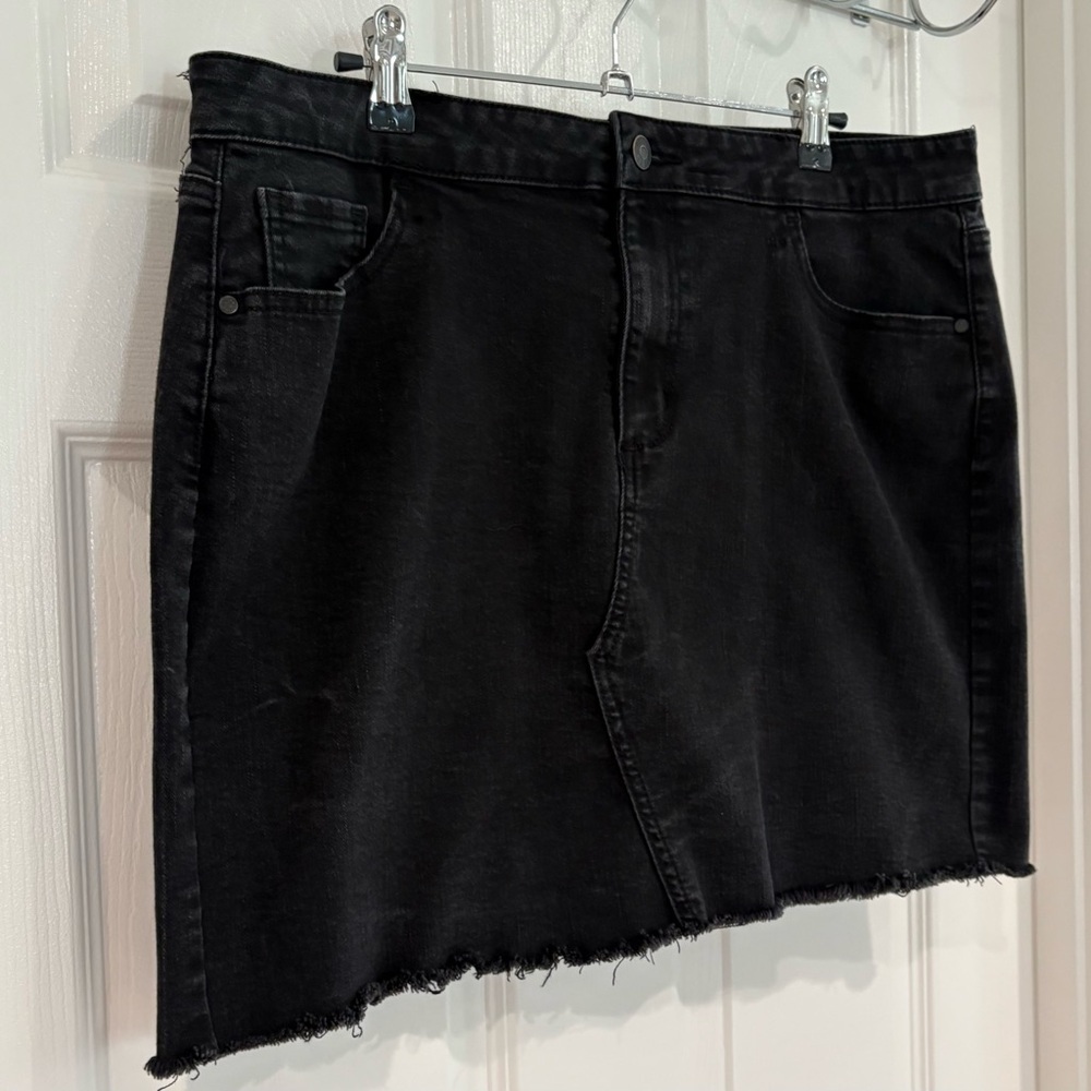 Celebrity Pink Black Mini Jean Denim Skirt Raw Hem Women Junior Sz 13/31 Retro - Picture 5 of 15